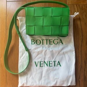 Bottega Veneta Medium Cassette in Parakeet